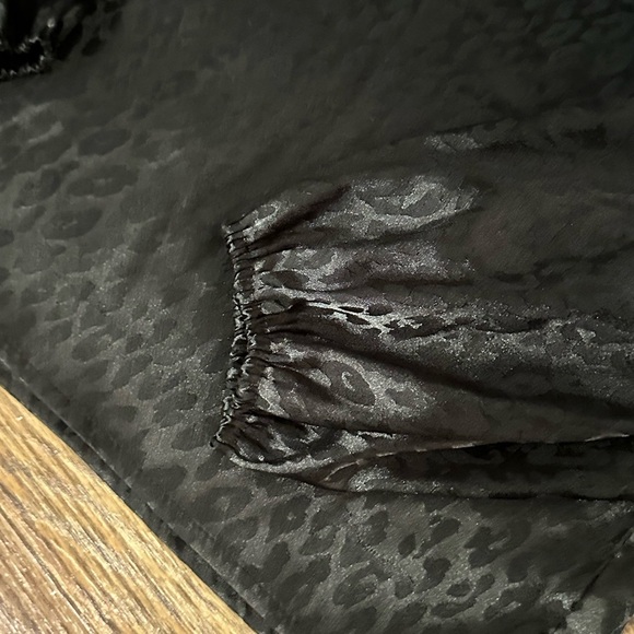 Long Sleeve Leopard Blouse XL - Picture 3 of 5